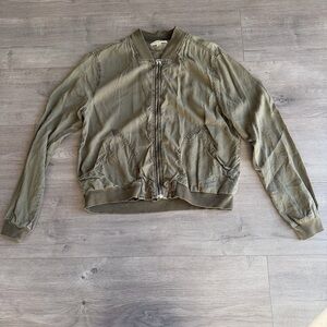 EUC Cloth & Stone olive green lightweight jacket - size large